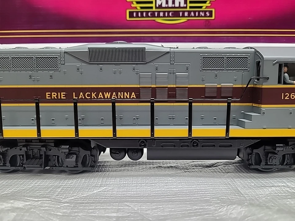 MTH O Gauge EMD GP-9 DIESEL Erie Lackawanna Cab # 1260 - Image 4 of 4