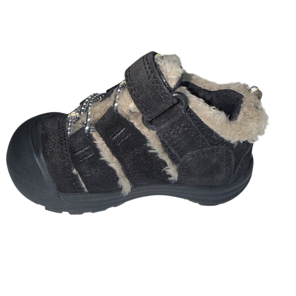 Zapatos Newport Keen de cuero negro con adornos de felpa para niños talla/5 Foto 2 de 4