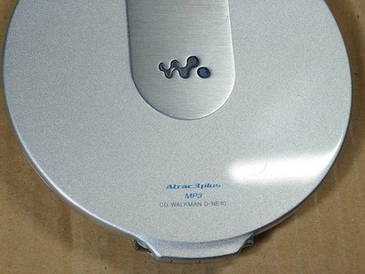 Sony D-NE10 ATRAC/MP3 CD Walkman Portable Player Audio Silver CD-R