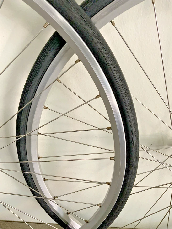 CONJUNTO DE RODAS CAMPAGNOLO MONTREAL 700C CLINCHER CAMPAGNOLO CUBOS DE REGISTRO E 8 VELOCIDADES - Imagem 2 de 4