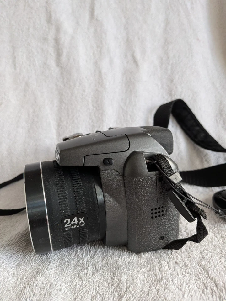 Fujifilm FinePix S4230  Digital Bridge Camera - Please read description (C3/5), photo 4 of 5