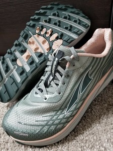 wide toe box womens sneakers