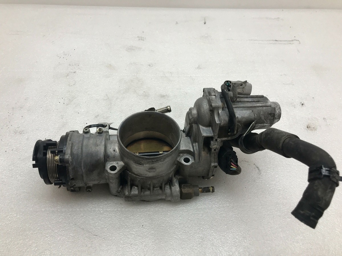 台湾ドル　3,500 98 99 00 01 02 TOYOTA LAND CRUISER Throttle Body/valve Assy