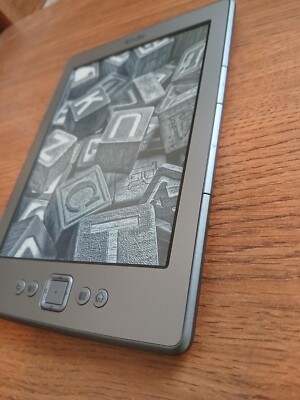 Amazon Kindle 4th Gen - 2GB - D01100 - 6