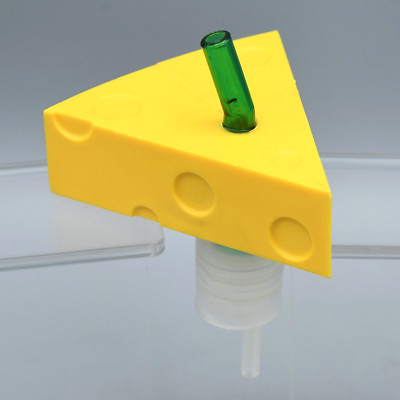 Cheesehead Liquor Pour Spout Green Bay Packers Old Thompson Whiskey Barware
