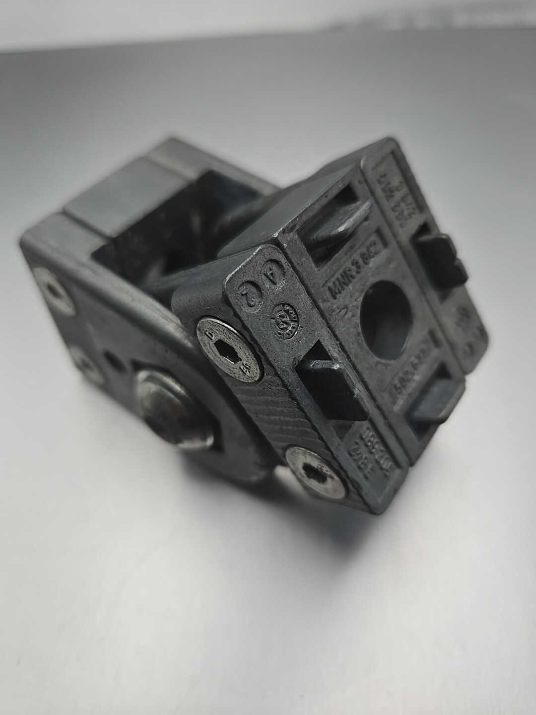 Rexroth Bosch Model: 3-842-502-680 Multi-Angle Connector Good Used Stock