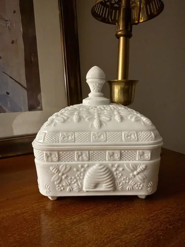 Vintage Indiana glass Company Milk Glass Bee Box