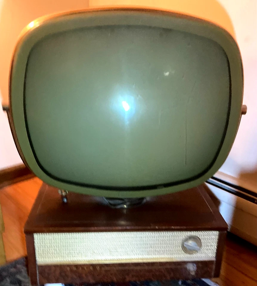 PHILCO 1959 PREDICTA HOLIDAY TV w/ORIGINAL SCHEMATICS - Image 2 of 4