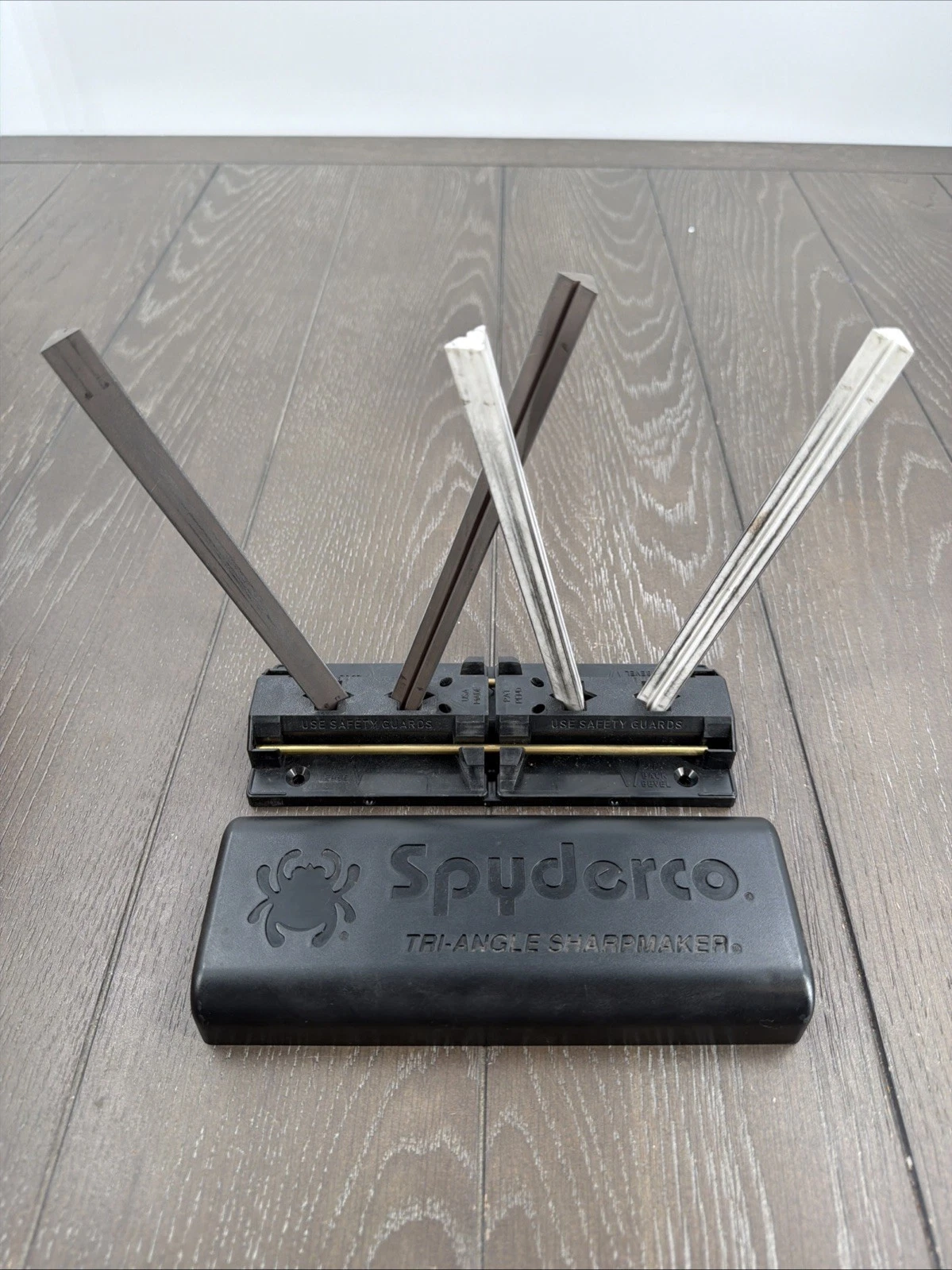 Spyderco Tri-Angle Sharpmaker Knife Sharpening Stone Set.
Opens in a new window or tab