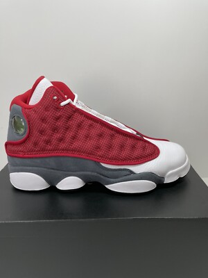 Air Jordan 13 赤/白 バスケットボールシューズ Air Jordan 13 Retro OG 'White & Team Red'. Nike SNKRS