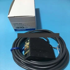 New OMRON E3XA-CC4A PLC E3XACC4A photoelectric sensor one year warranty