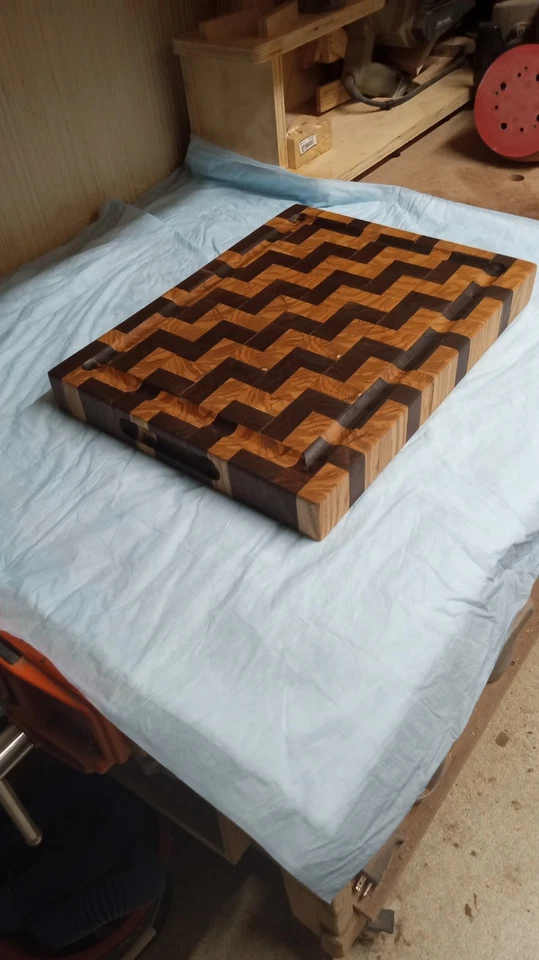 Diamond Pattern  Hardwood Cutting Board  Handmade Of Walnut Maple . - Изображение 2 из 4