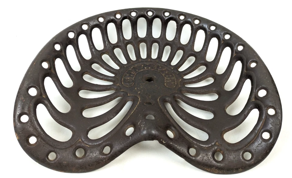 Implemento de asiento de tractor de hierro fundido vintage CHAMPION granja asientos de jardín antiguos Foto 2 de 4