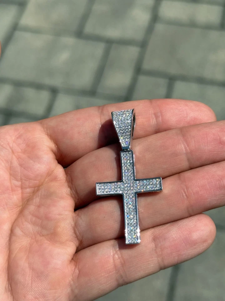 Collar Colgante Cruz Helada Grande MOISSANITA 1.50 CTW Hombres Oro Blanco 14k GRA Foto 2 de 4