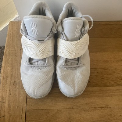 Nike Kyrie Flytrap 7Y Boys basketball shoes Wolf Grey / White / Metallic Silver