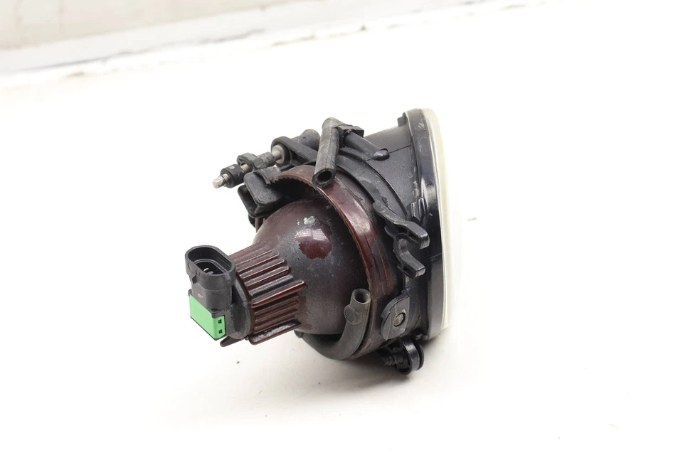 2004-2007 AUDI A8 QUATTRO - LEFT FOG Light / LAMP 4E0941699A - Image 3 of 4