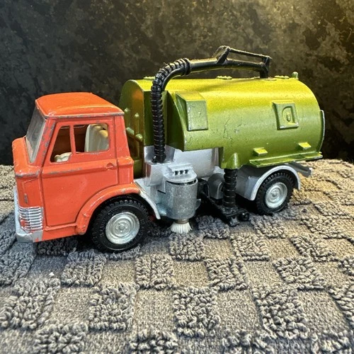 Dinky 449 Johnsons road sweeper. B1