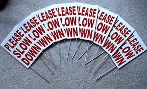 8 Bitte Verlangsamen Coroplast Schilder Mit Pflocken 8 X12 Kinder Sicherheit Zeichen Rot Ebay