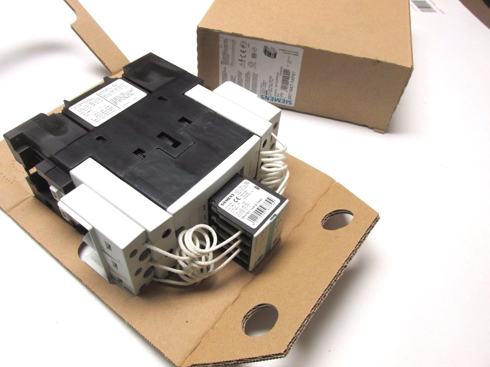 * NIB... Siemens Contactor 240V Cat# 3RT1647-1AP61 .. UV-300