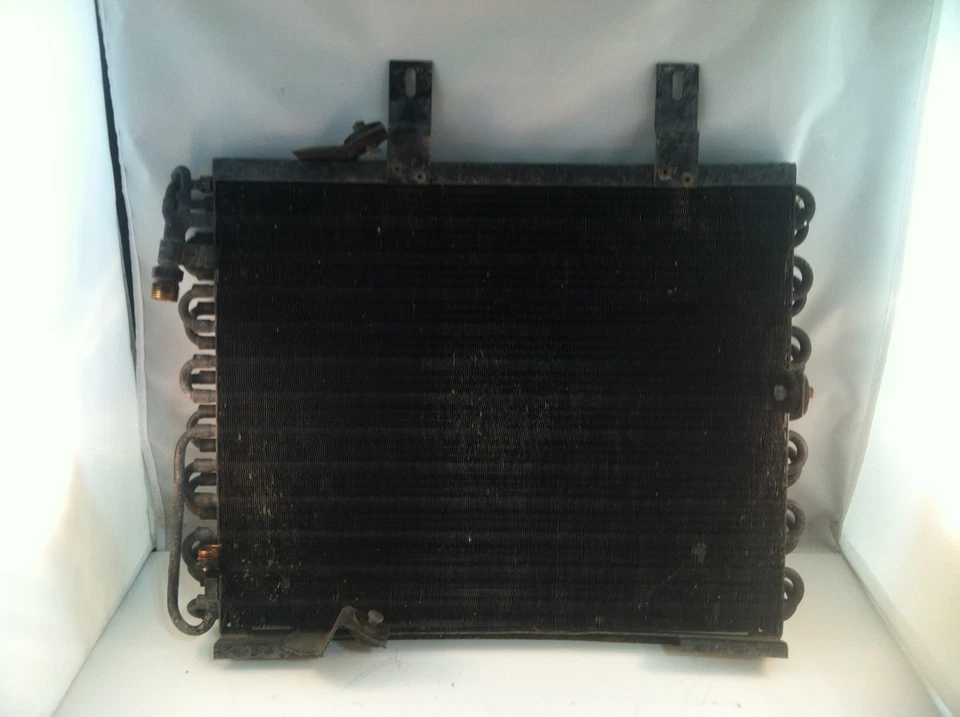 1984-1987 BMW 325e 325es e30 ~ AIR CONDITION CONDENSER ~ OEM PART - Imagem 2 de 3