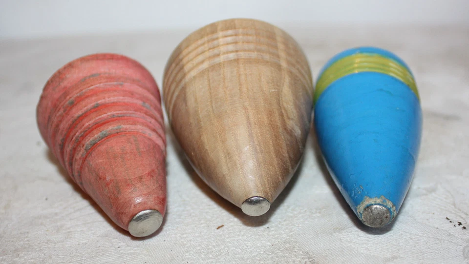 3 Stück Peitschenkreisel Holzspielzeug Erzgebirge Kinderspielzeug Straße - Bild 3 von 3