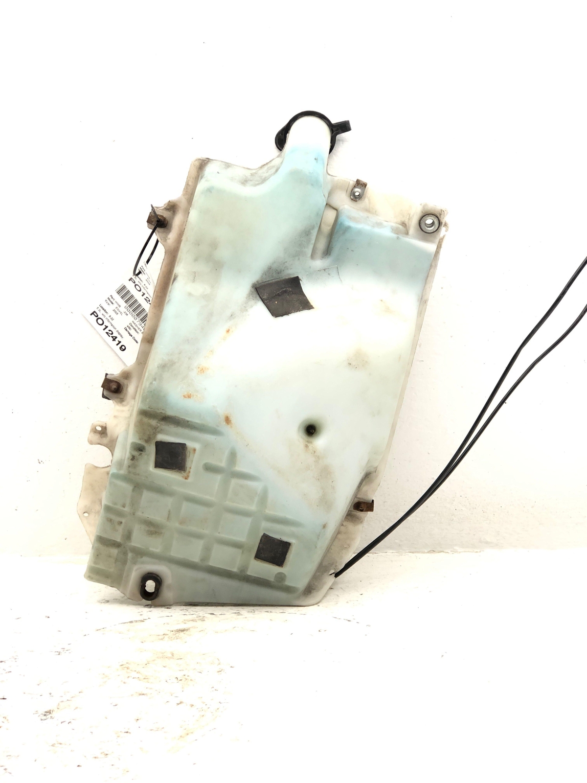 0306 Gmc Envoy Windshield Washer Fluid Reservoir With Pump Oem Tank