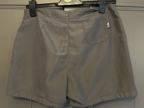 Khaki-grüne Damenshorts Größe 10/12