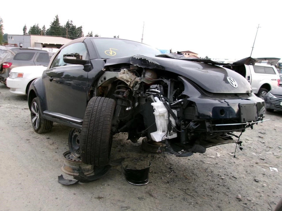 Bomba de dirección asistida usada se adapta a: Volkswagen Beetle 2013 2,5 grado A Foto 2 de 4