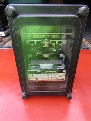 VINTAGE GENERAL ELECTRIC VOLTAGE RELAY MODEL 12IAV53L1A