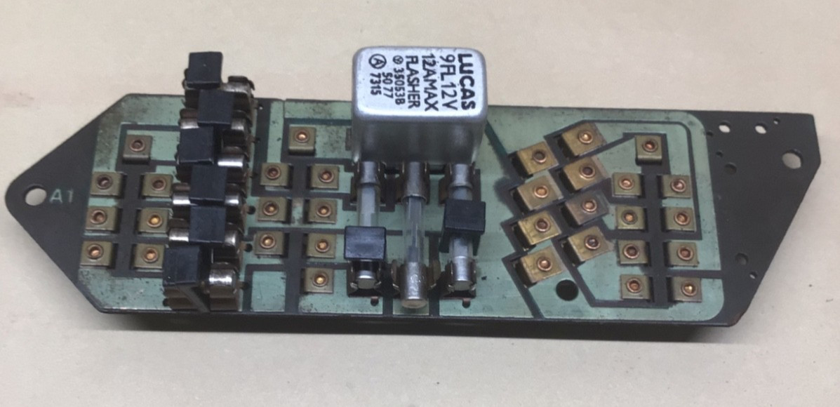 1966 - 1980 Rolls Royce Silver Shadow Wraith II A1 A2 Green Board Fuse Box OEM