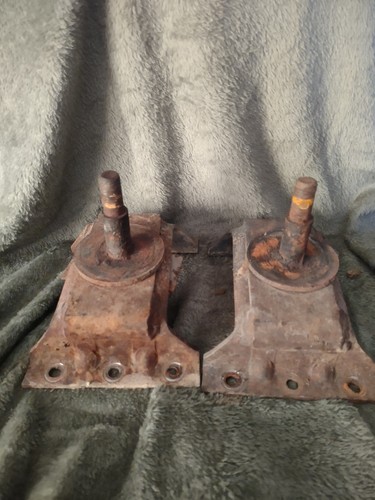 1987 Kenworth W900 B Radiator Mounts, E1760 Complete Pair DISCONTINUED