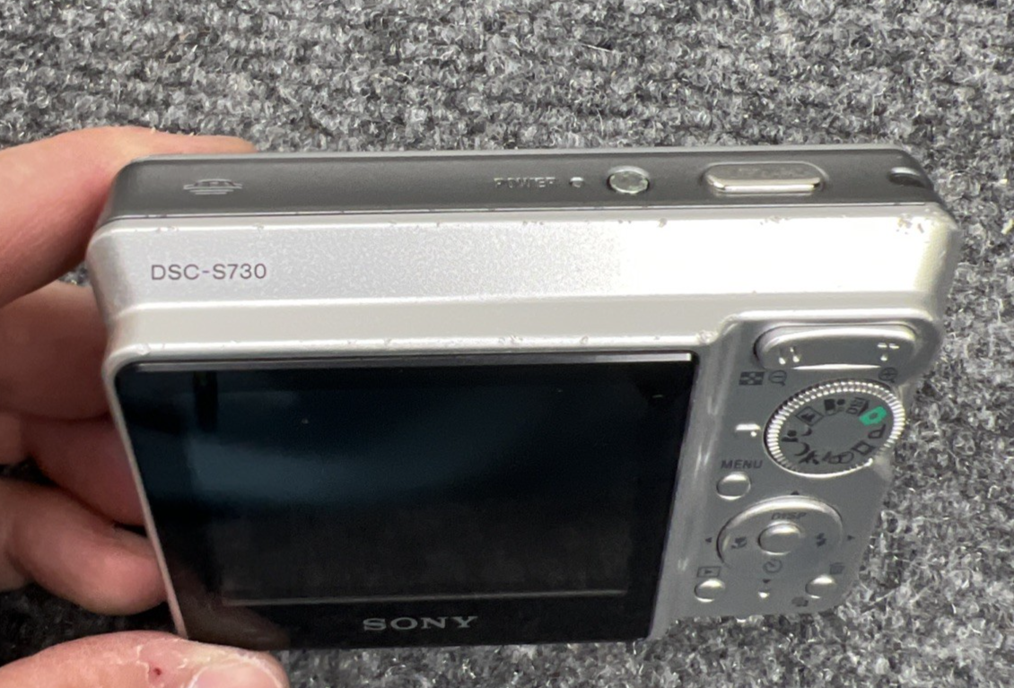 Sony Cyber-Shot DSC-S730 7.2MP Digital Camera FOR PARTS / NOT