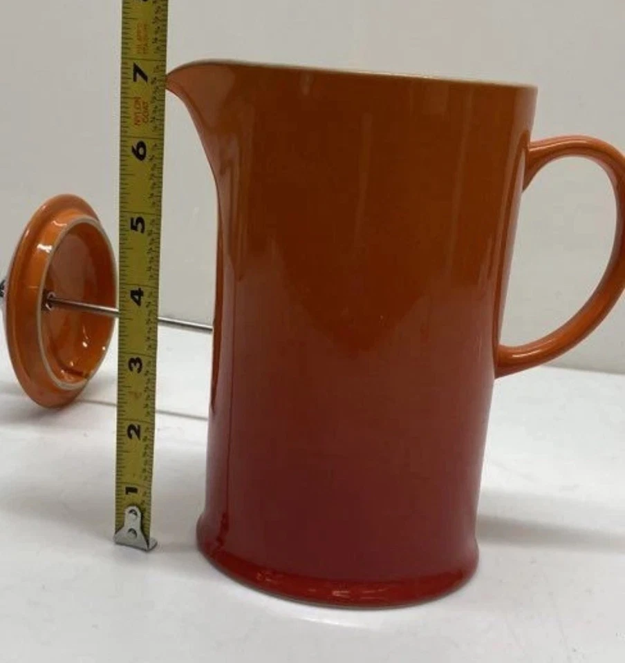 Cafeteira Le Creuset grés rara imprensa francesa 6-4 laranja chama 34 oz - Imagem 4 de 4