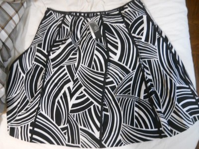 NWT Grace Dane Lewis Black bilboa White Skirt  Size 14