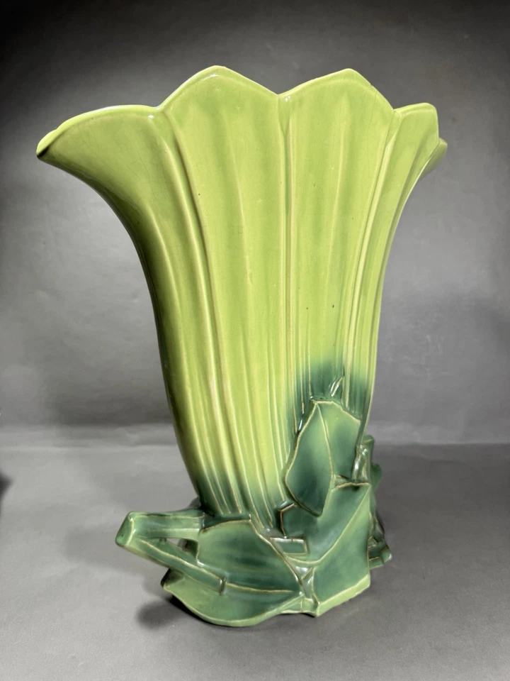 Vintage McCoy Tall Fan Vase Green 1950’s Large  Art Deco Tulip - Image 3 of 4