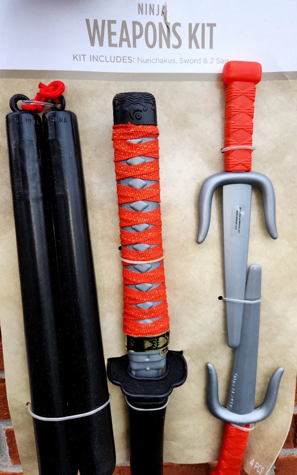 Juguetes para niños Armas Ninja Juego con accesorios de plástico Espadas Samurai Mandriles Foto 2 de 3