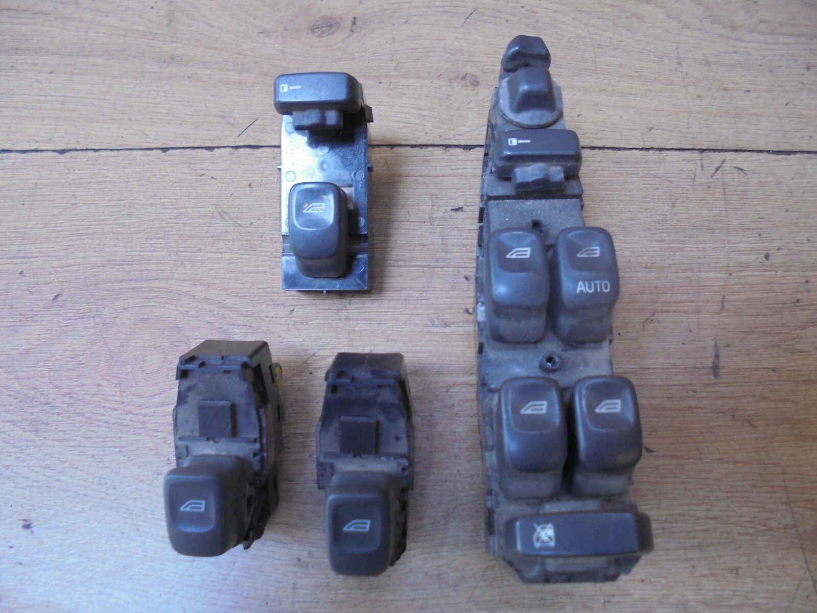 Volvo V40 2003 Front and Rear Window Switches Set 30638696 30638704