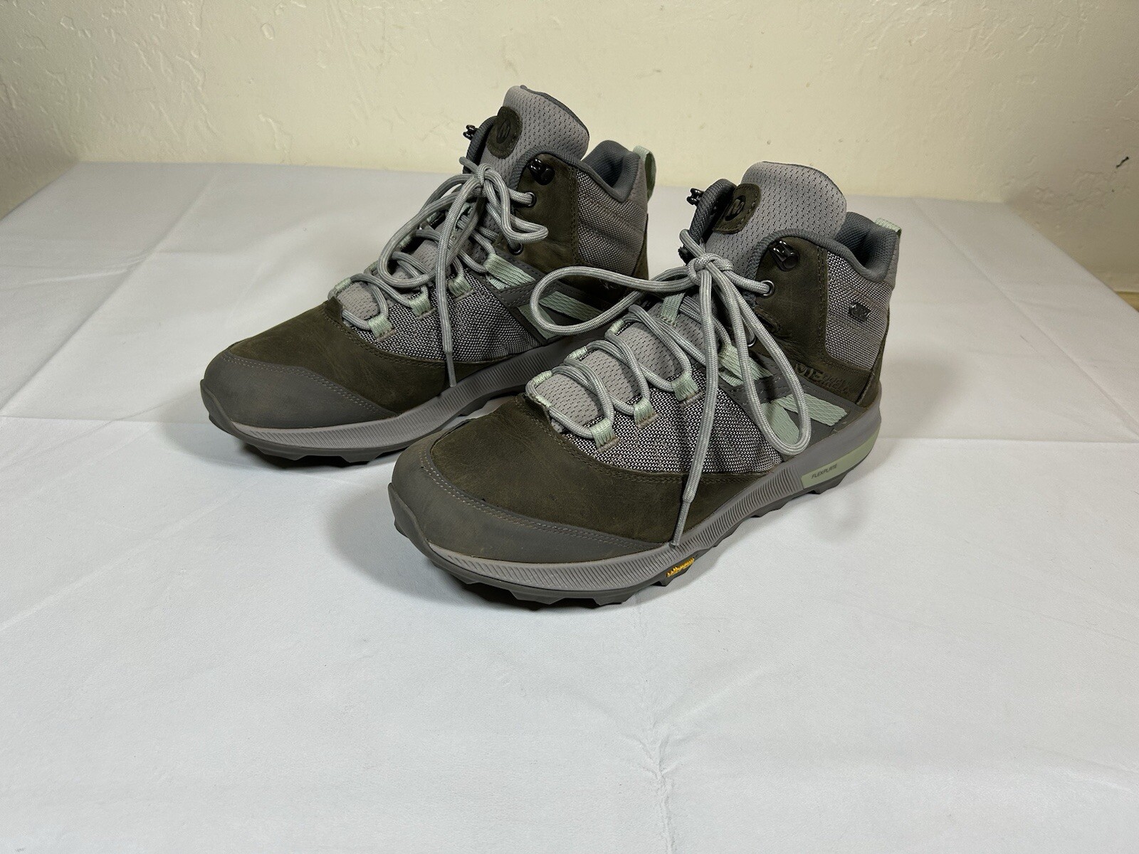 Merrell Zion Womens Waterproof Leather Hiking Shoes Size 9.5 Trail Sneakers