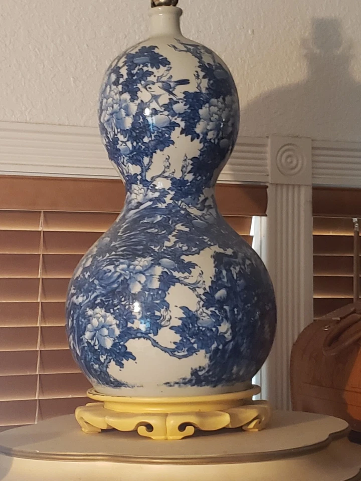 HUGE 19TH C PALACE SIZE BLUE AND WHITE IMARI Double gourd VASE 26" - Image 3 of 4