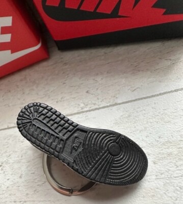 SB Low "Panda" Mini Sneaker Keychain (Pair Box - Foto 8