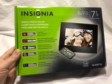 Insignia NS-DPF7 7" Digital Picture Frame BRAND NEW!