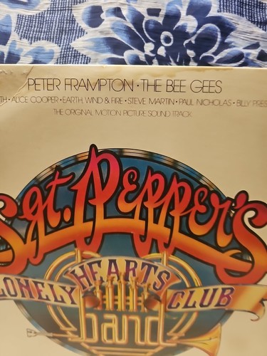 Peter Frampton The Bee Gees SGT Peppers Lonely Hearts Club Vinyl LP And Poster - Picture 2 of 8
