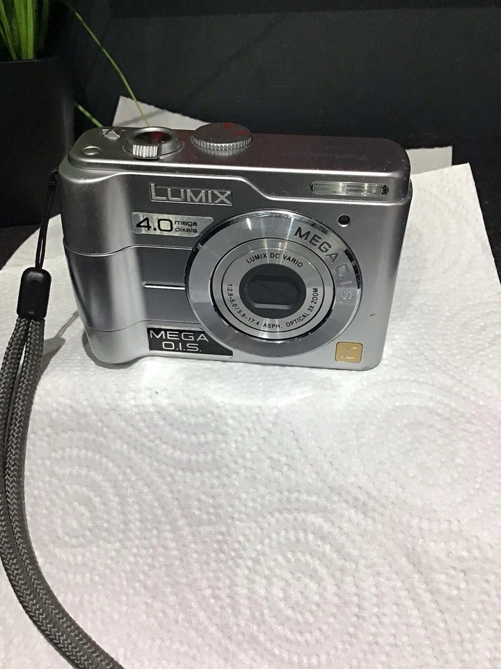 Panasonic Lumix DMC-LC70 4.0MP Digital Camera Silver Boxed Memory Card Etc, photo 4 of 5