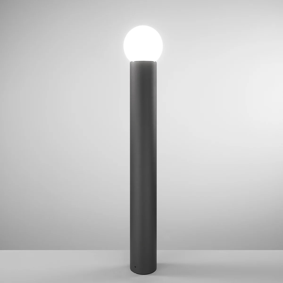 Lampadaire de jardin H100cm Skittle globe lumineux pour baliser et éclairer l'extérieur