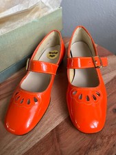 Child's Size 13 1/2 orange patent Mary Jane Shoes - 50s 60s girls vintage NIB