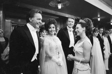 Princess Margaret Chatting Richard Burton & Wife Elizabeth Taylor Sir 1967 PHOTO