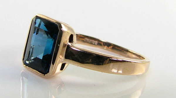 Personalizado Orden 9K 9CT Oro Rosa London Topacio Azul Solitario Tank Anillo Z2