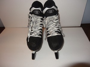 Nike-Quest-V-Ti-Hockey-Skates-Junior-Size-3-EE-with-Box