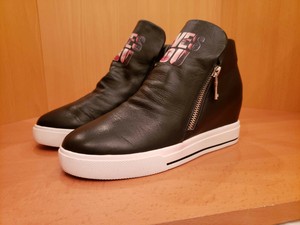 women's black high tops