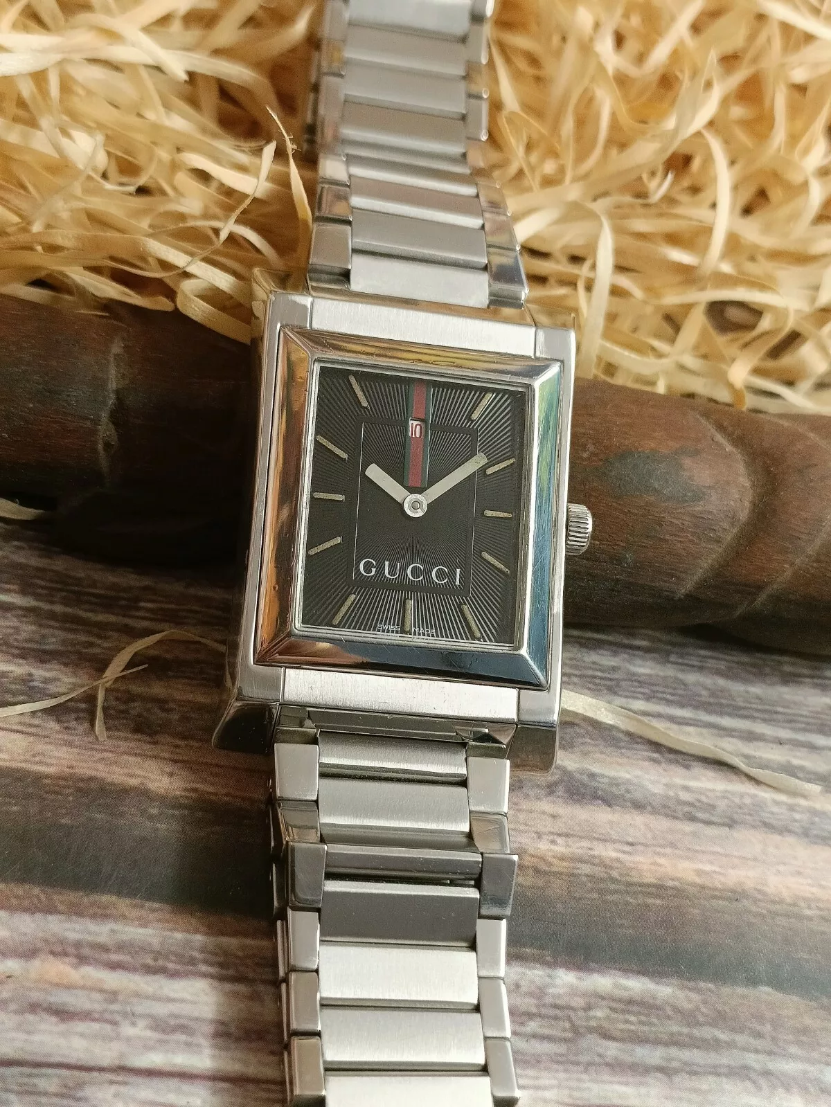 MONTRE VINTAGE AUTHENTIQUE GUCCI QUARTZ SUISSE HOMME CADRAN NOIR DATE SLIM 111 M
